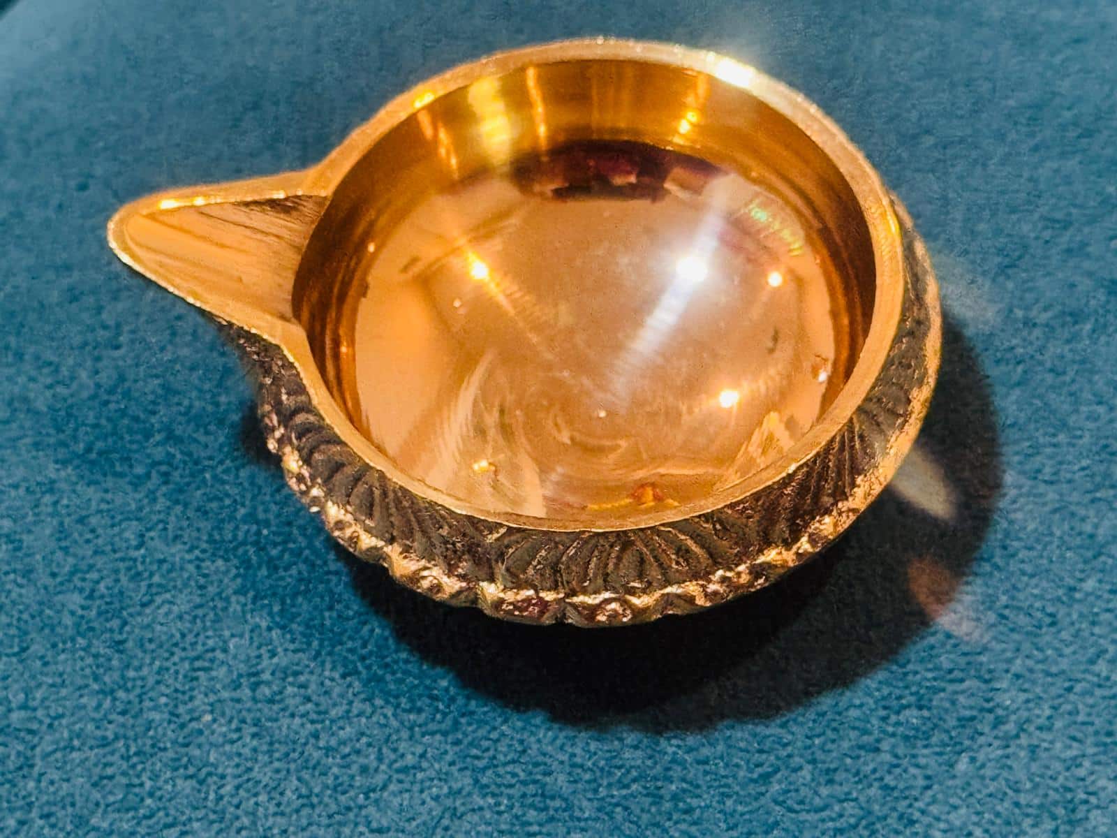 Kuber diya — brass, the 4 inch option
